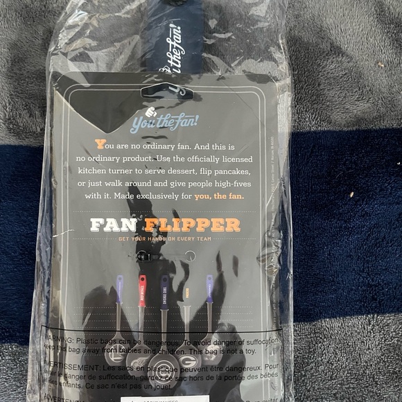 Officially-licensed MLB New York Yankees Fan Flipper Spatula - Picture 8 of 8